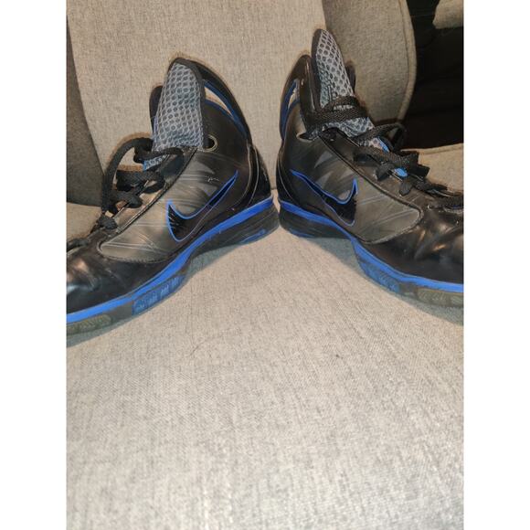 Athletic_Shoes
